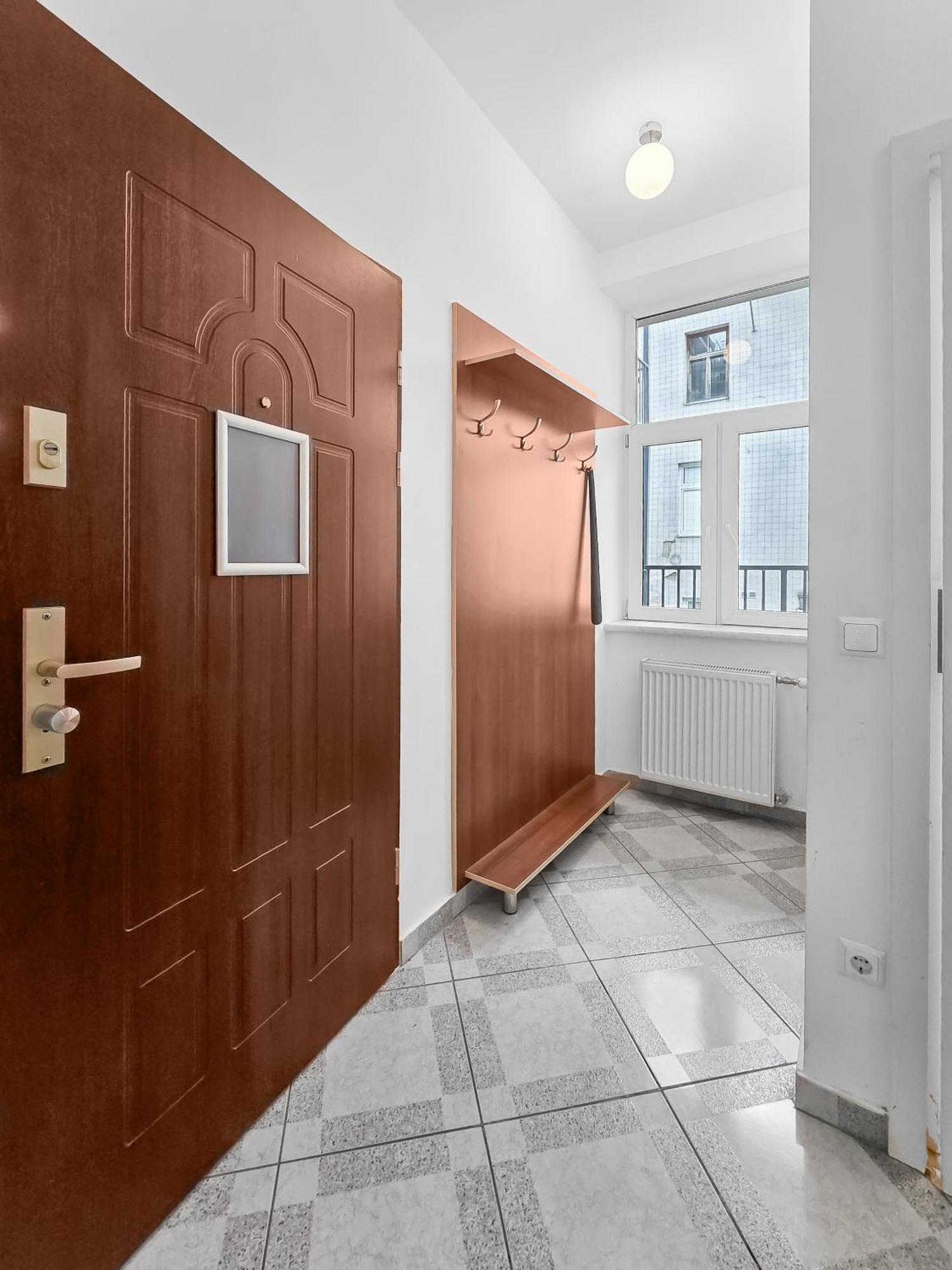 Elegant 3-bedroom Getaway With Balcony For Groups Up To 7 *