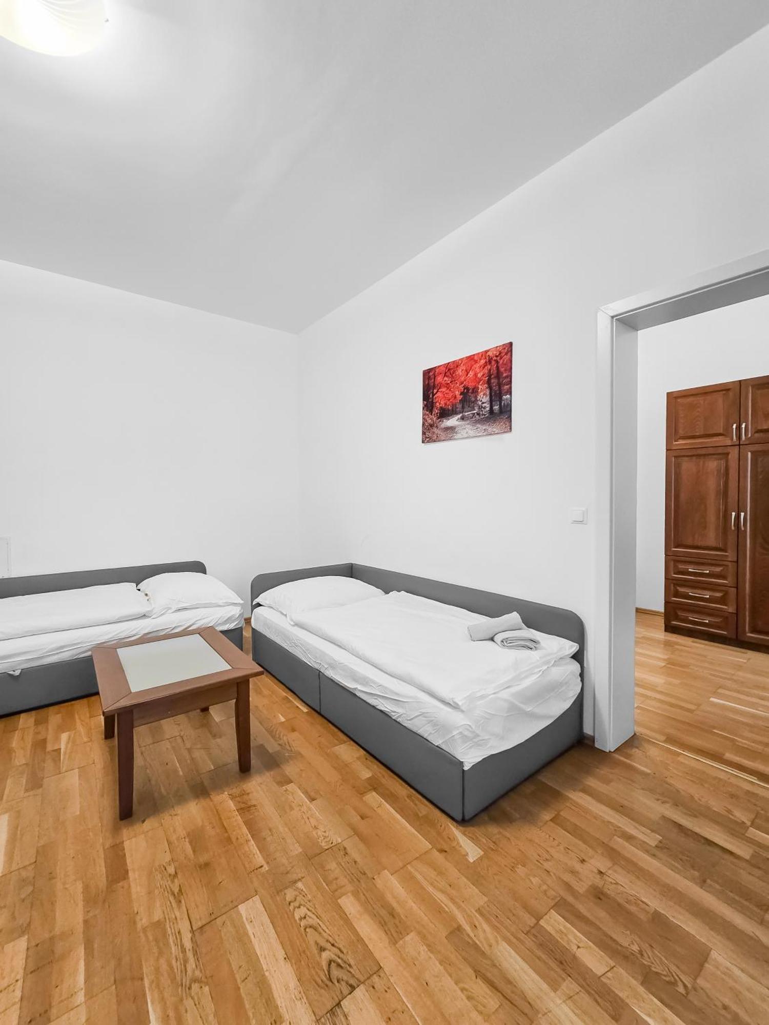 Elegant 3-bedroom Getaway With Balcony For Groups Up To 7 Appartement Vienne