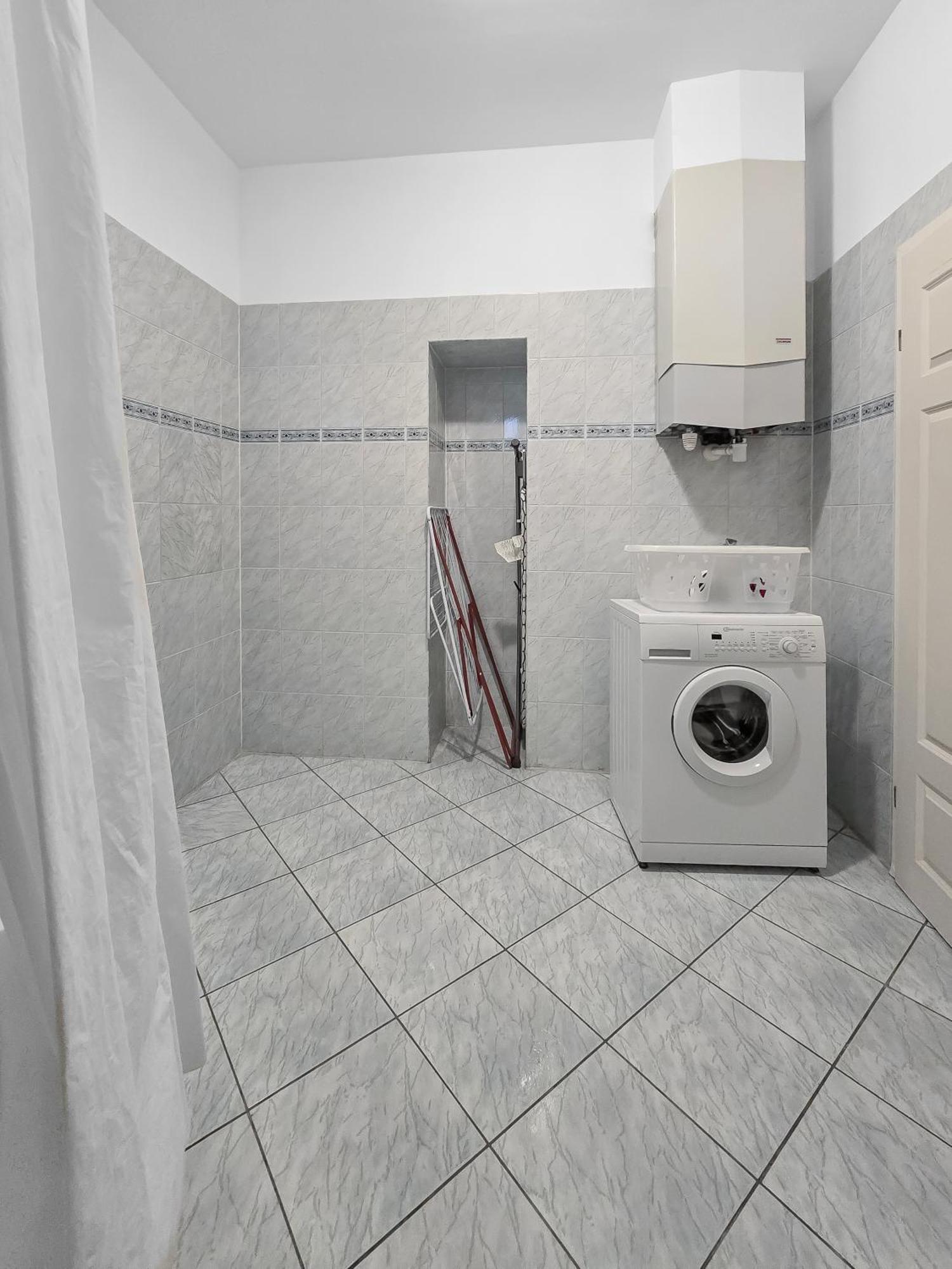 Elegant 3-bedroom Getaway With Balcony For Groups Up To 7 Appartement Vienne