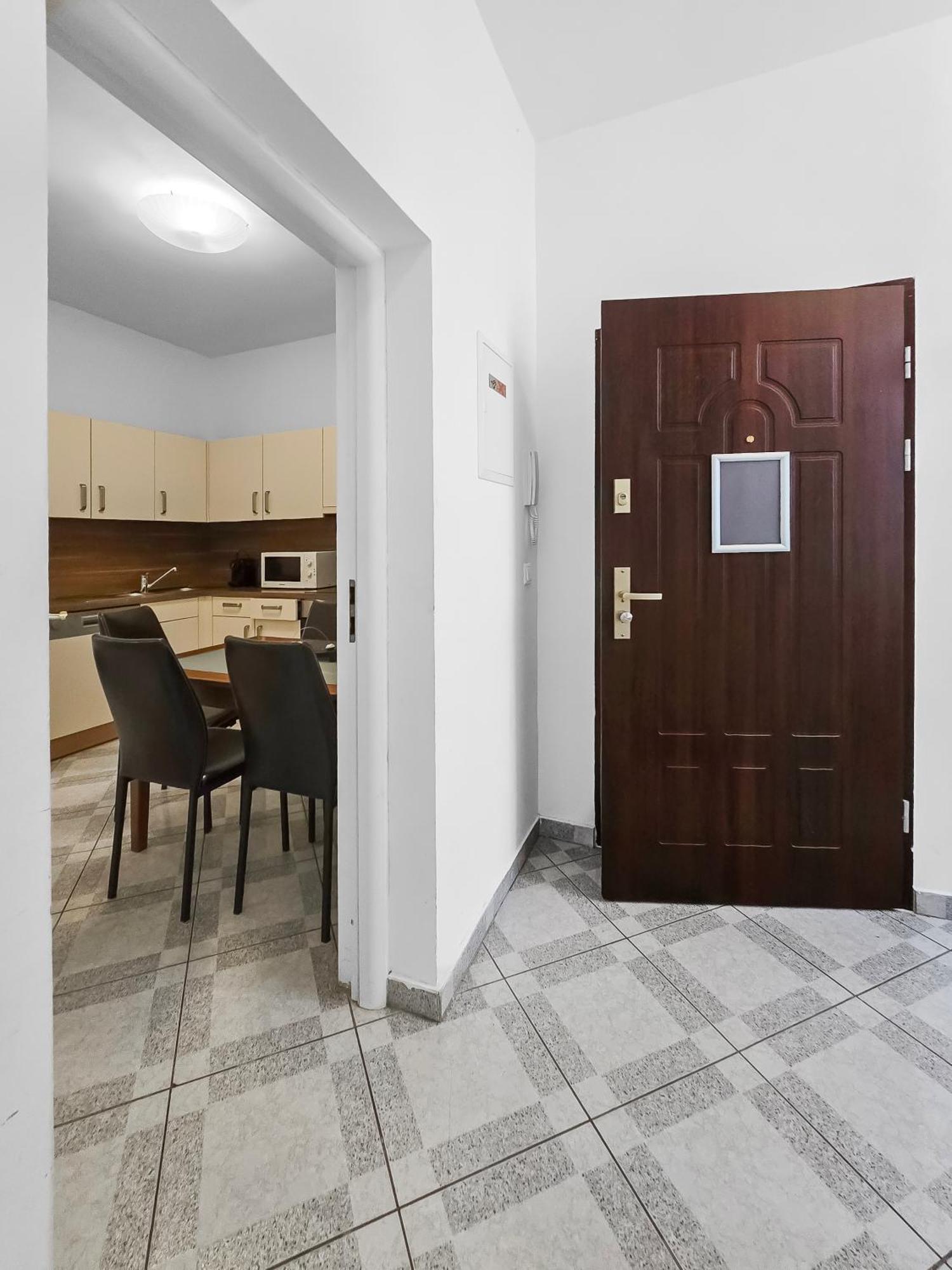 Elegant 3-bedroom Getaway With Balcony For Groups Up To 7 Appartement
