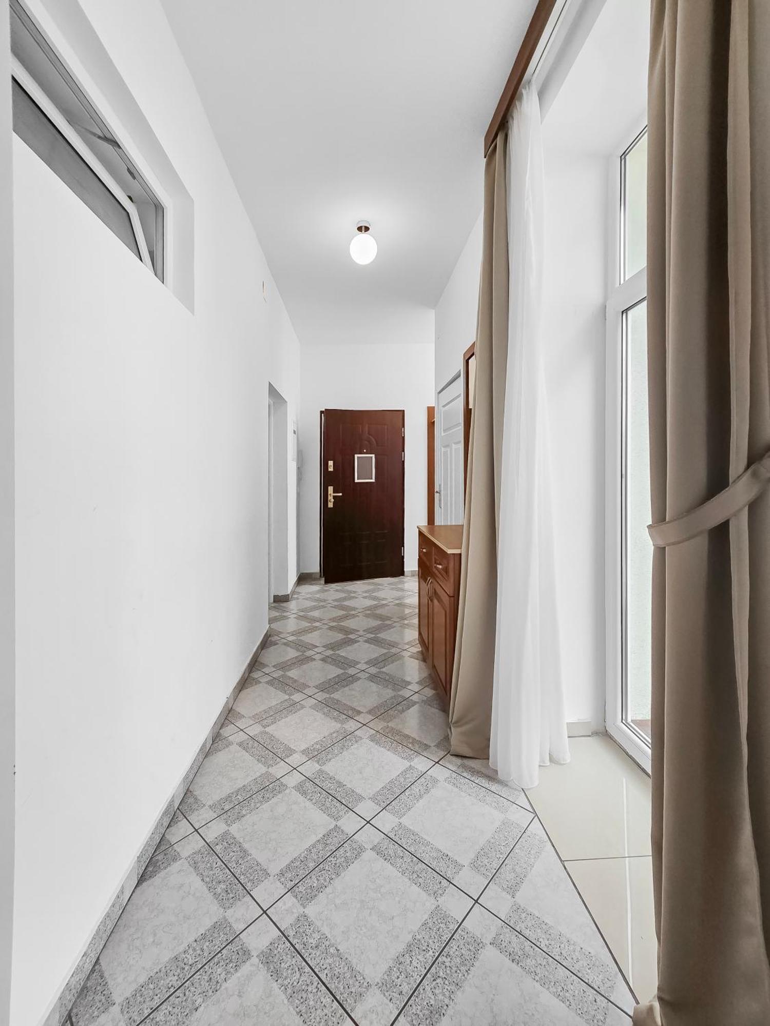 Elegant 3-bedroom Getaway With Balcony For Groups Up To 7 Appartement *