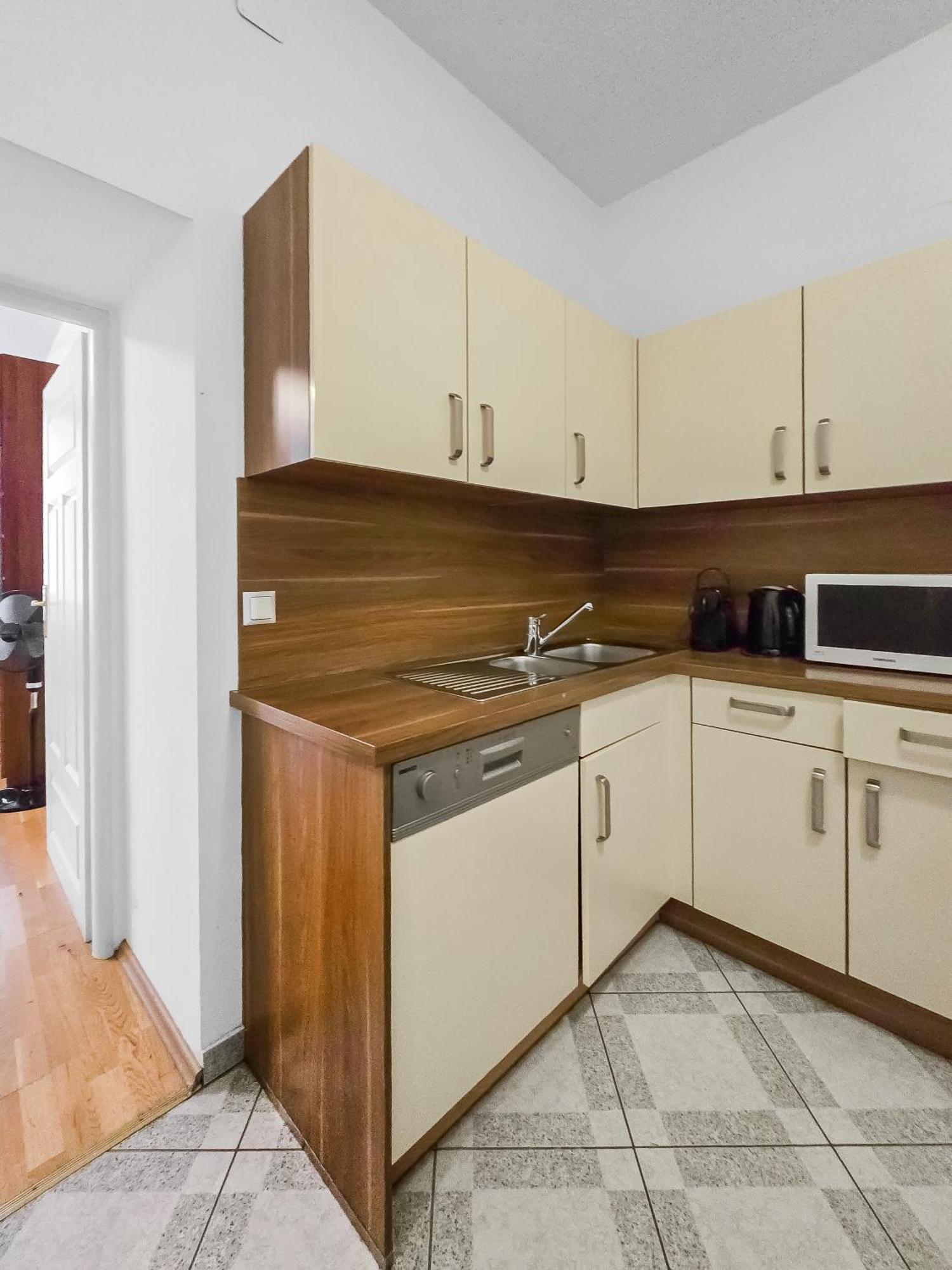 Appartement Elegant 3-bedroom Getaway With Balcony For Groups Up To 7 Vienne