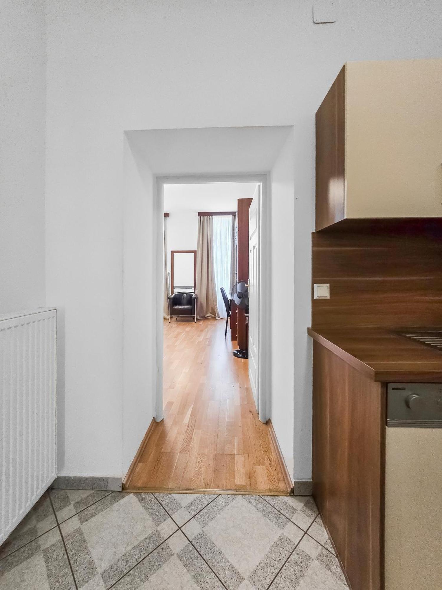Elegant 3-bedroom Getaway With Balcony For Groups Up To 7 Vienne