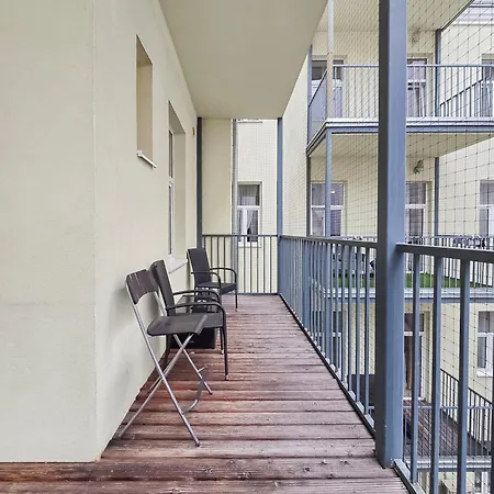 Elegant 3-Bedroom Getaway With Balcony For Groups Up To 7 Vienna Esterno foto