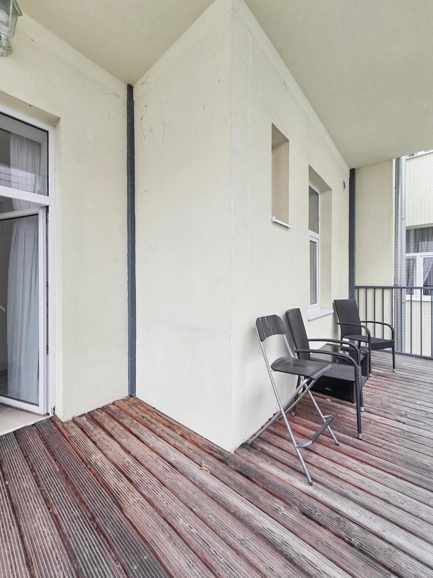 Elegant 3-bedroom Getaway With Balcony For Groups Up To 7 *