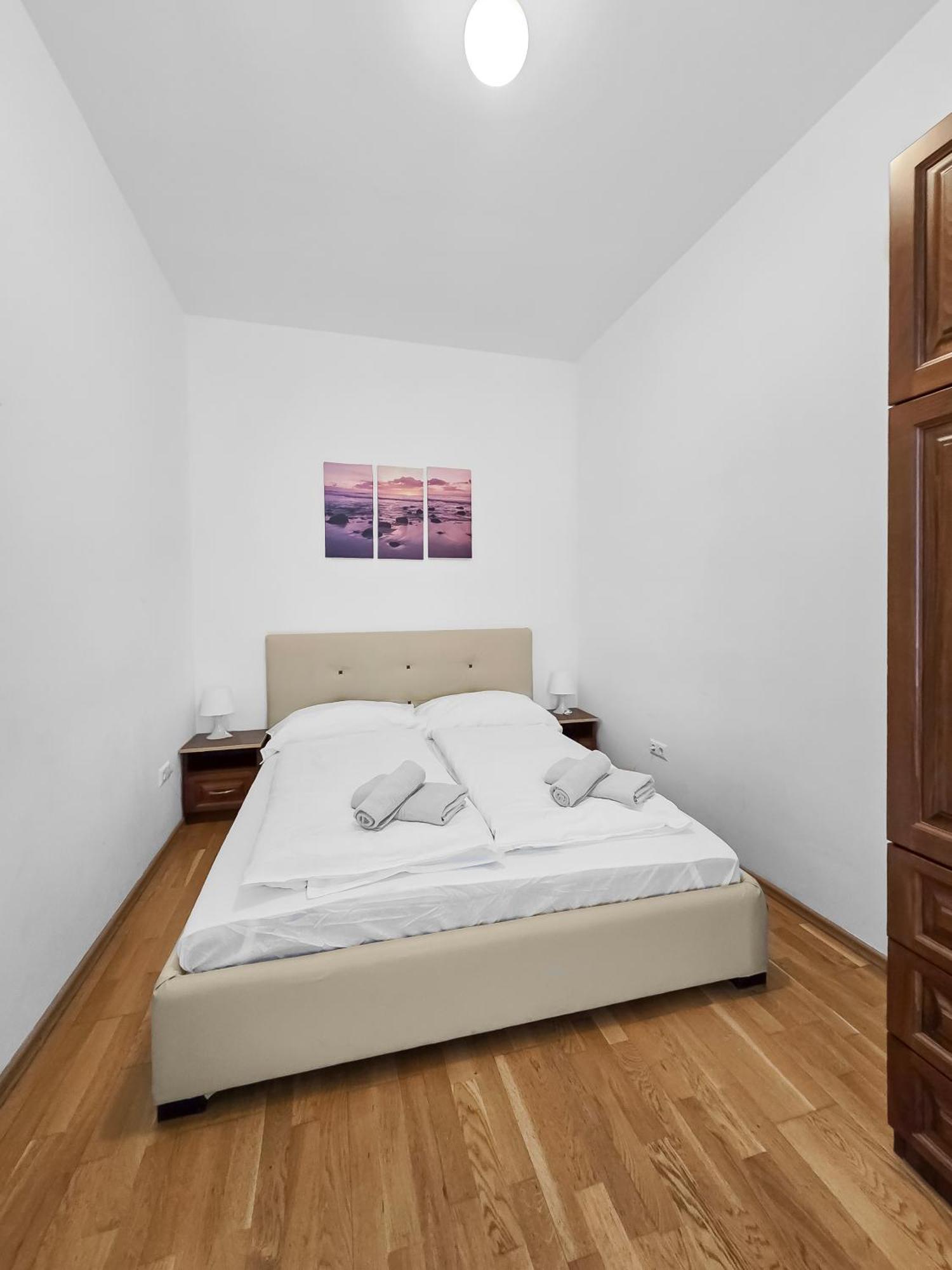 Elegant 3-bedroom Getaway With Balcony For Groups Up To 7 * Vienna