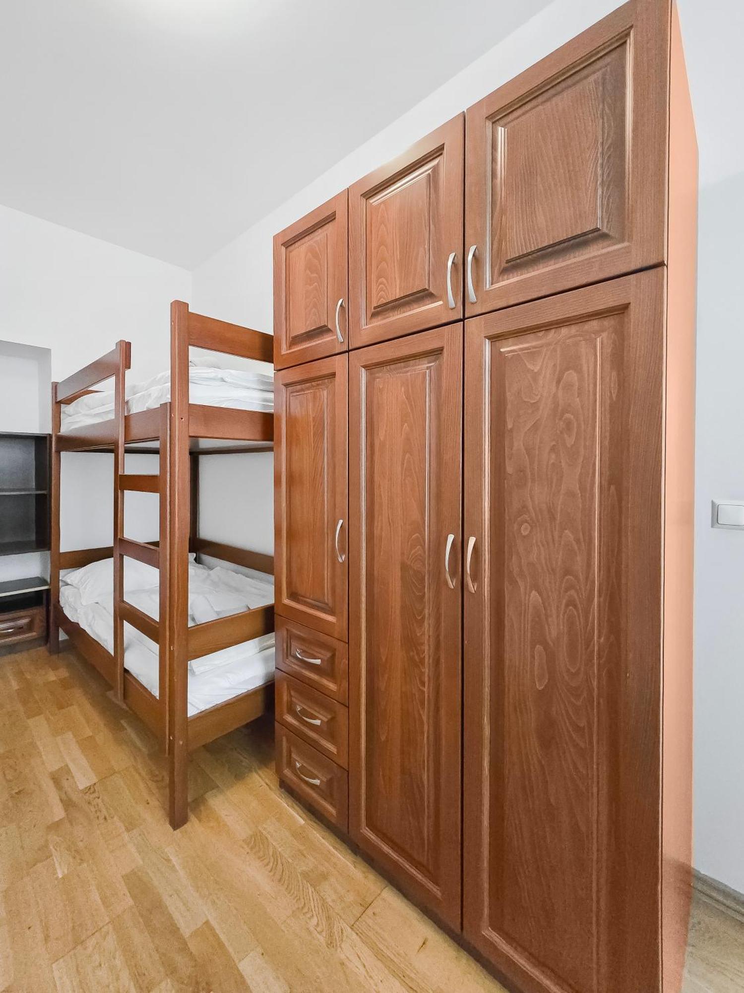 Elegant 3-bedroom Getaway With Balcony For Groups Up To 7 Appartamento *