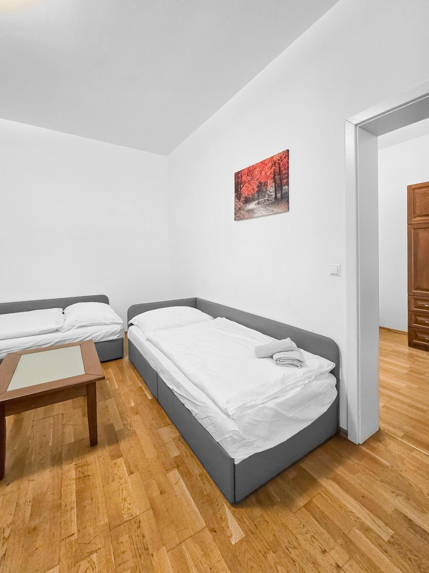 Elegant 3-bedroom Getaway With Balcony For Groups Up To 7 Appartamento Vienna